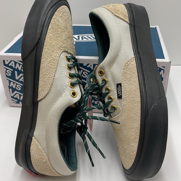 Vans Men’s Era VIt Lx
Hiker Bone White
VN0A4BNHBWQ
Sneakers - Picture 12 of 16